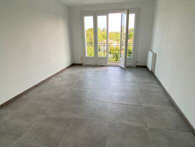 Appartement à louer 750 € 3 pièces 2 chambres 67 m² 3ème étage Niort 79000