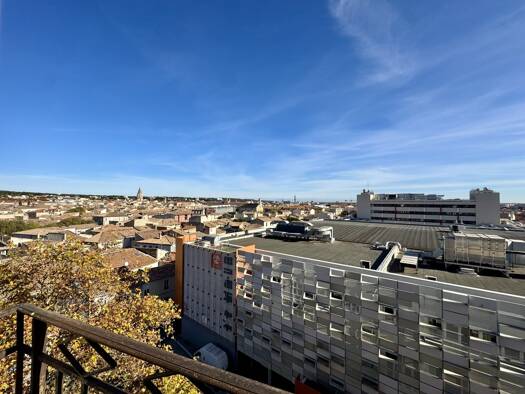 Appartement à louer 650 € 2 pièces 1 chambre 40,7 m² Étage 5/7 Nîmes 30000