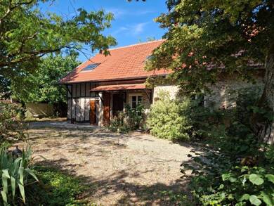 Maison à vendre 295 000 € 6 pièces 3 chambres 205 m² 1 939 m² de terrain Rahon 39120