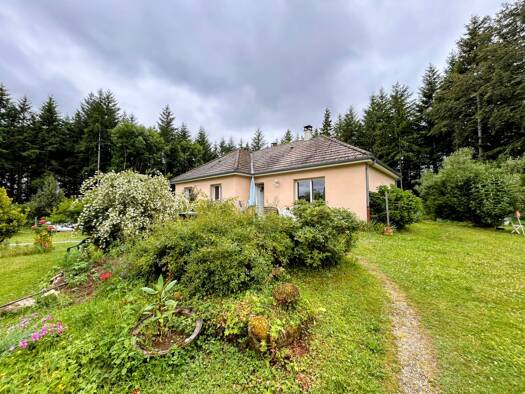 Maison à vendre 180 200 € 5 pièces 3 chambres 86 m² 2 645 m² de terrain Saint-Victour 19200