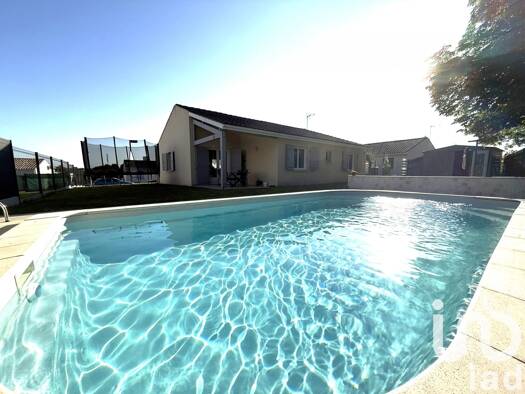 Maison de plain-pied à vendre 220 500 € 5 pièces 3 chambres 100 m² 700 m² de terrain Jarnac-Champagne 17520