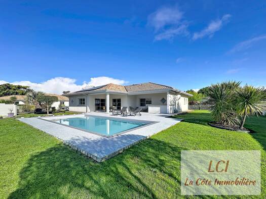 Maison de plain-pied à vendre 696 000 € 5 pièces 4 chambres 182 m² 1 300 m² de terrain Centre Agglomere Biganos 33380