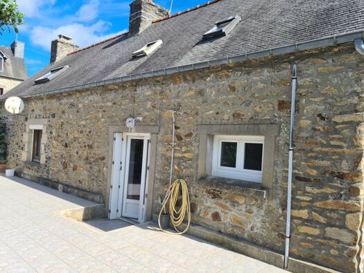 Maison à vendre 117 900 € 4 pièces 2 chambres 98 m² 744 m² de terrain Bourbriac 22390