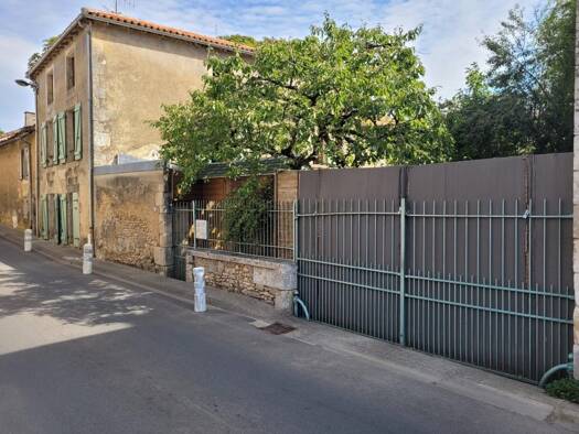 Maison à vendre 149 000 € 3 pièces 2 chambres 92 m² 461 m² de terrain Latille 86190