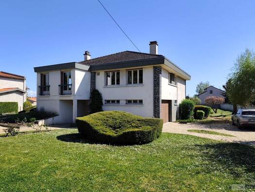 Maison à vendre 380 000 € 5 pièces 4 chambres 184 m² 2 385 m² de terrain Les Pegues Gerzat 63360