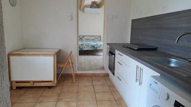 Appartement à louer 550 € 1 pièce 29 m² Milhaud 30540