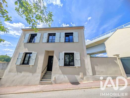 Maison à vendre 795 000 € 7 pièces 5 chambres 187 m² 204 m² de terrain Hennemont Saint-Germain-en-Laye 78100