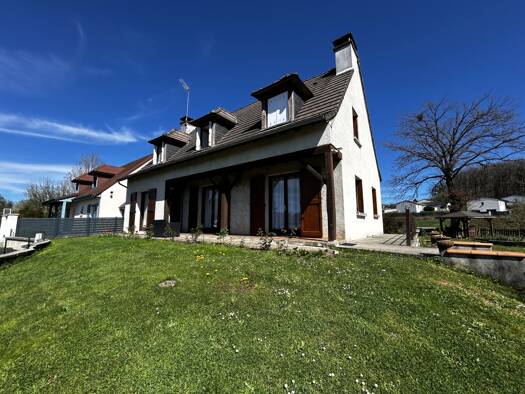 Maison à vendre 212 000 € 5 pièces 4 chambres 137 m² 897 m² de terrain Arpajon sur Cere 15130