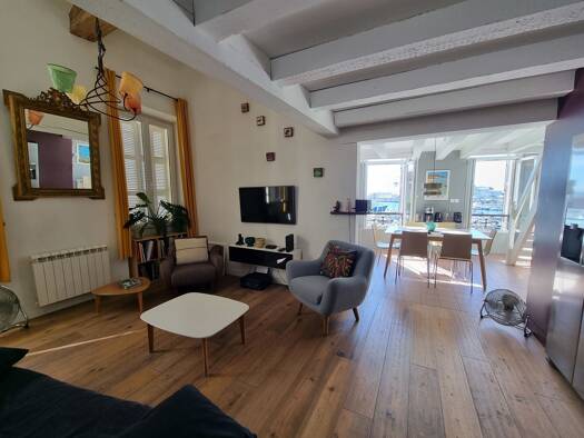 Duplex à vendre 545 000 € 3 pièces 2 chambres 60 m² Étage 2/2 Centre Ville La Ciotat 13600