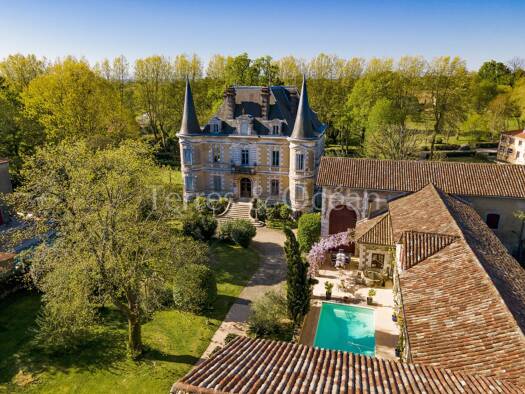 Maison à vendre 1 750 000 € 19 pièces 15 chambres 900 m² 8 305 m² de terrain Peyrehorade 40300