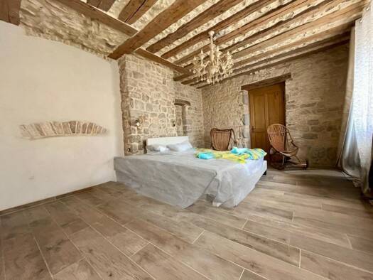 Demeure à vendre 585 000 € 10 pièces 5 chambres 215 m² 1 507 m² de terrain Port-Lesney 39600