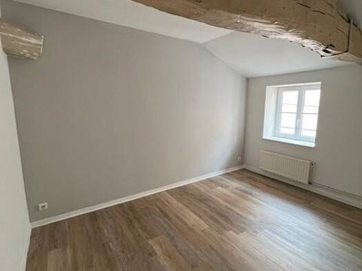 Appartement à louer 565 € 3 pièces 2 chambres 56,6 m² Étage 3/3 Centre Ville Mâcon 71000