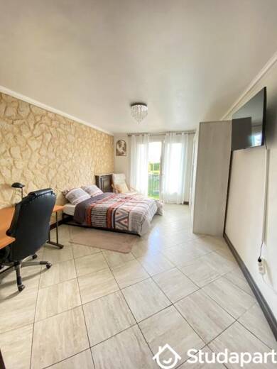 Appartement à louer 560 € 1 pièce 2 chambres 12 m² 1er étage La Cilof Viry-Châtillon 91170