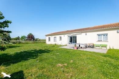 Maison de plain-pied à vendre 243 000 € 6 pièces 4 chambres 139 m² 928 m² de terrain Jarnac Champagne 17520