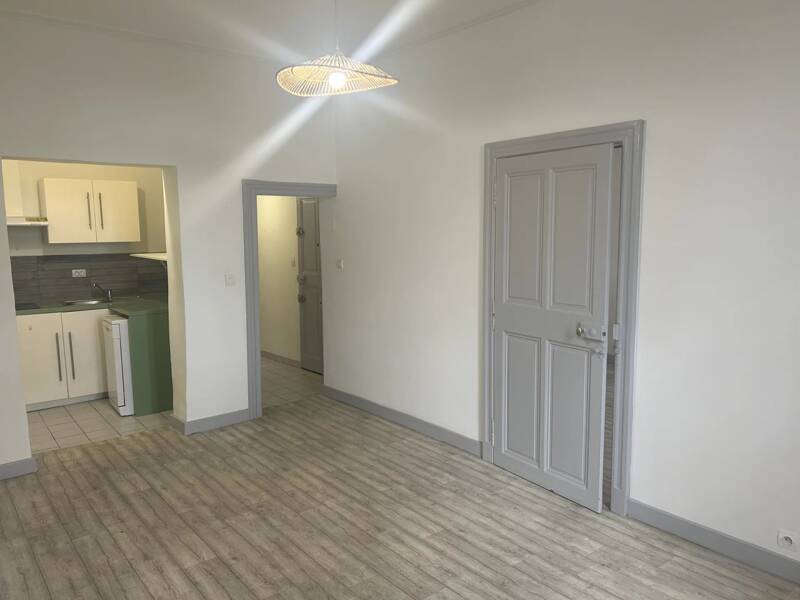 Maison à louer, 51m², UZES