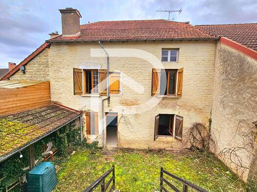 Maison à vendre 69 600 € 6 pièces 5 chambres 149 m² 597 m² de terrain Essoyes 10360