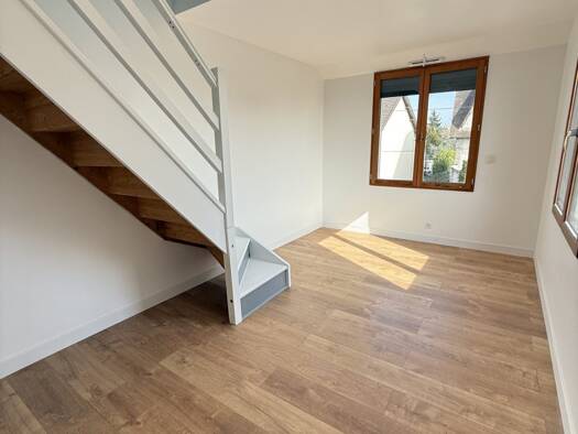 Appartement à louer 750 € 2 pièces 1 chambre 19 m² 1er étage Morangis 91420
