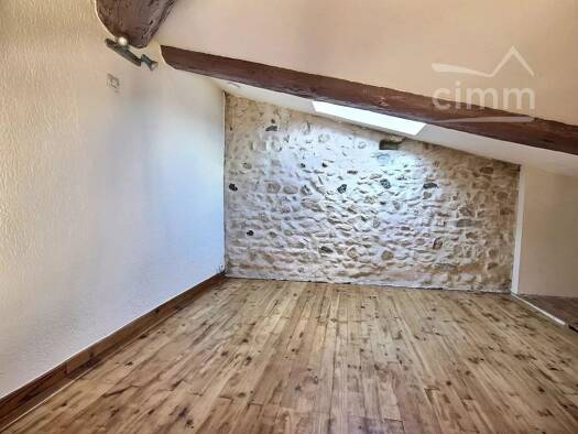 Appartement à louer 465 € 3 pièces 1 chambre 50,4 m² Étage 2/2 Rochemaure 07400
