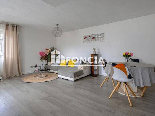Appartement à vendre 300 000 € 4 pièces 3 chambres 85 m² Étage 3/4 Centre Est La Motte-Servolex 73290