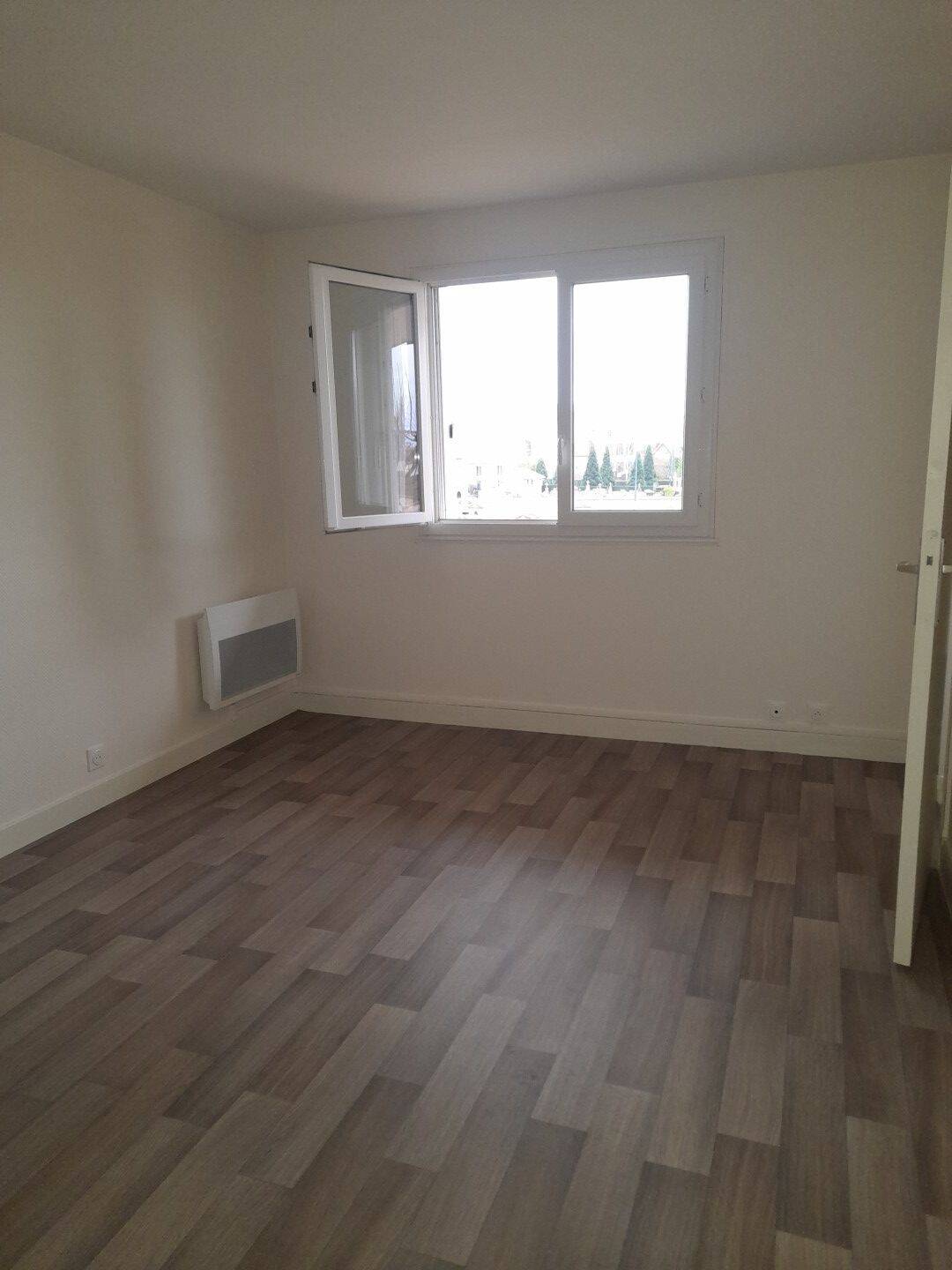Maison à louer, 24m², SAINT MAUR DES FOSSES
