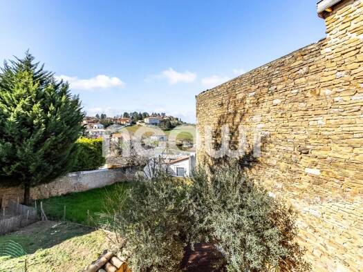 Appartement à vendre 187 500 € 5 pièces 2 chambres 67,9 m² RDC Lachassagne 69480