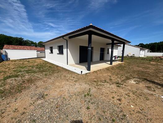 Maison de plain-pied à vendre - Première occupation 275 000 € 4 pièces 3 chambres 118 m² 580 m² de terrain Mazerolles 40090