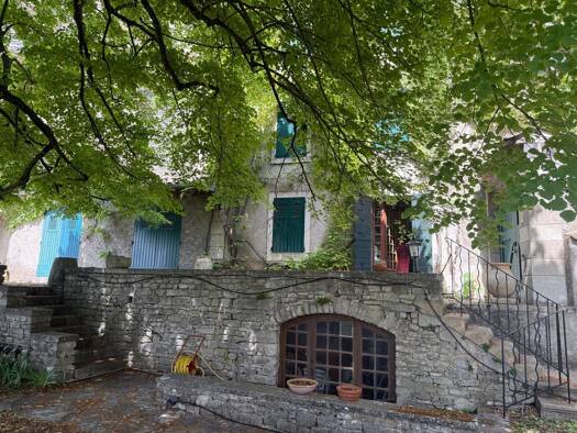 Maison à vendre 650 000 € 6 pièces 4 chambres 194 m² 752 m² de terrain Saignon 84400