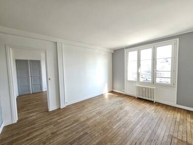 Appartement à louer 730 € 2 pièces 1 chambre 50 m² Étage 2/3 Compiegne 60200
