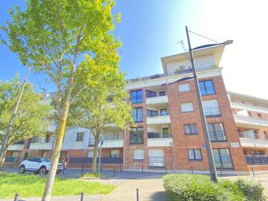 Appartement à louer 980 € 3 pièces 2 chambres 75,4 m² Dernier étage, Étage 3/3 Valenciennes 59300