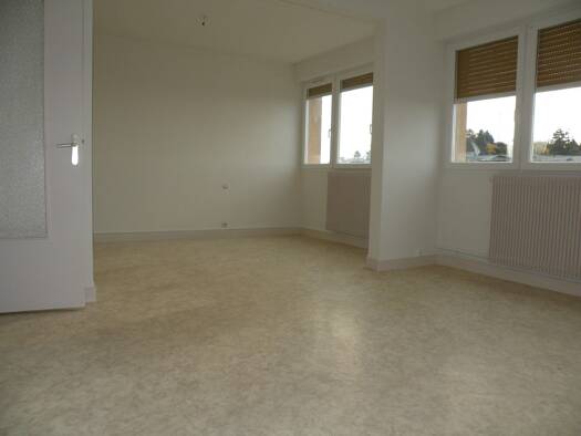 Appartement à louer 730 € 4 pièces 3 chambres 89 m² 3ème étage Plumont-Val Fleuri Dole 39100