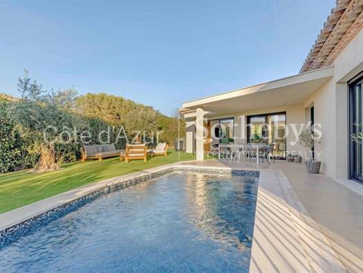 Villa à vendre - Première occupation 1 745 000 € 5 pièces 3 chambres 157 m² 720 m² de terrain Ville-Les Saquedes-Le Bouillonnet Sainte-Maxime 83120