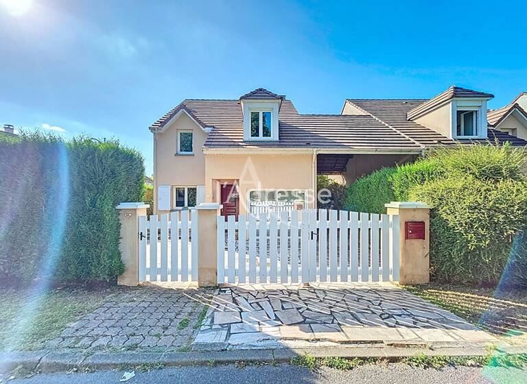 Maison à vendre 528 000 € 7 pièces 4<br/>chambres 140 m²<br/>superficie 418 m²<br/>terrain Magny le Hongre 77700