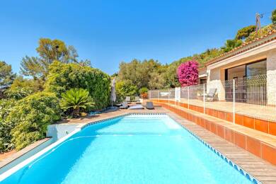 Maison de plain-pied à vendre 1 050 000 € 4 pièces 3 chambres 103 m² 736 m² de terrain Cassis 13260
