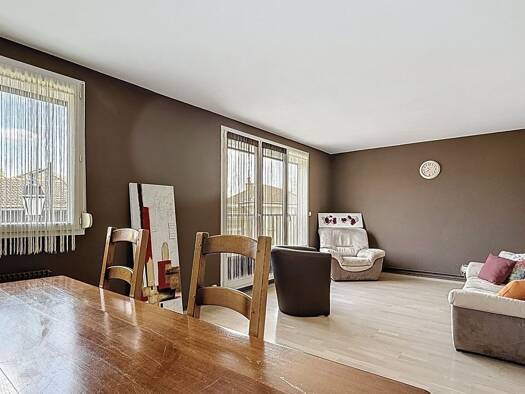 Appartement à vendre 89 999 € 3 pièces 2 chambres 71 m² Étage 1/3 Champs-Complexe Agricole Châlons-en-Champagne 51000