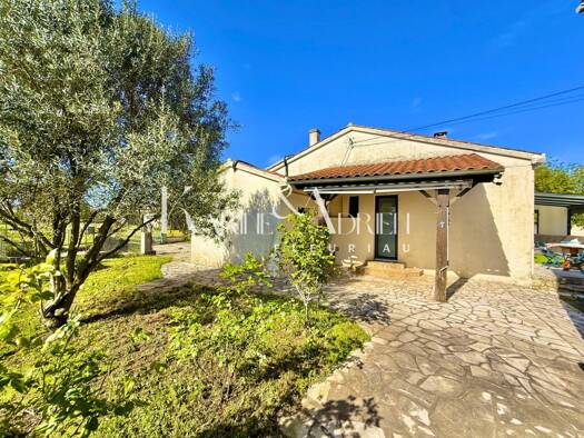 Maison de plain-pied à vendre 209 500 € 5 pièces 3 chambres 87 m² 1 812 m² de terrain Charzais Fontenay-le-Comte 85200