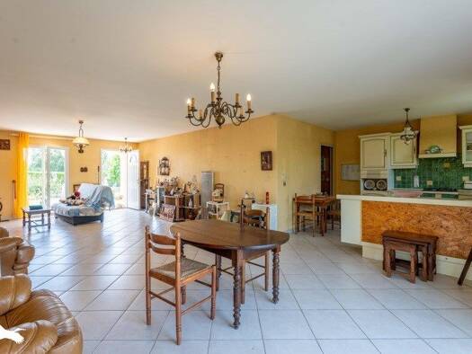Maison de plain-pied à vendre 189 792 € 3 pièces 2 chambres 100 m² 920 m² de terrain Jonzac 17500