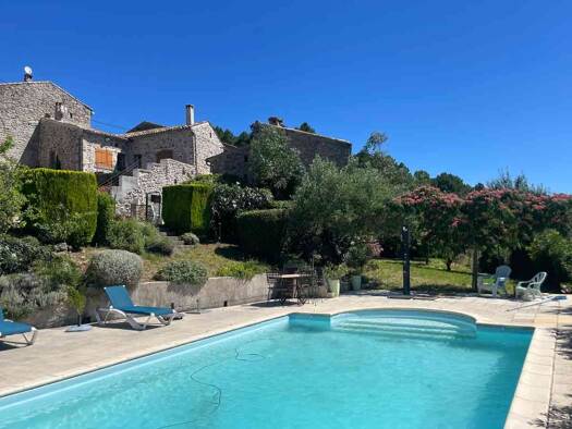 Ferme à vendre 550 000 € 19 pièces 7 chambres 358 m² 7 940 m² de terrain Vinezac 07110