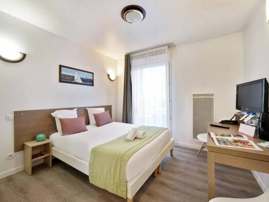 Studio à louer 690 € 1 pièce 16 m² disponible dès maintenant Fontaine Saint Martin-Geldrop Saint-Cyr-l'École 78210