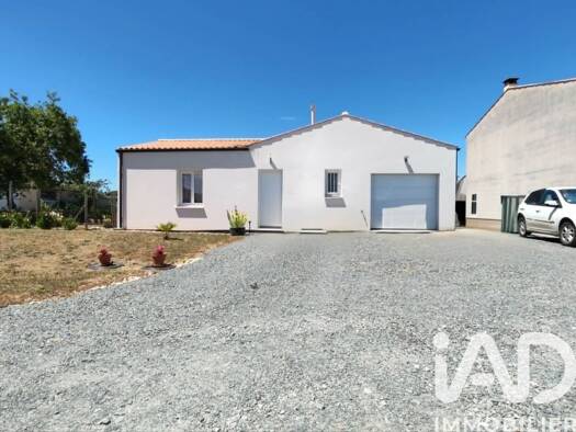 Maison de plain-pied à vendre 254 000 € 4 pièces 2 chambres 88 m² 1 080 m² de terrain Landrais 17290