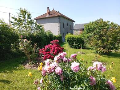 Maison de plain-pied à vendre 160 000 € 6 pièces 4 chambres 114 m² 3 692 m² de terrain Villosanges 63380