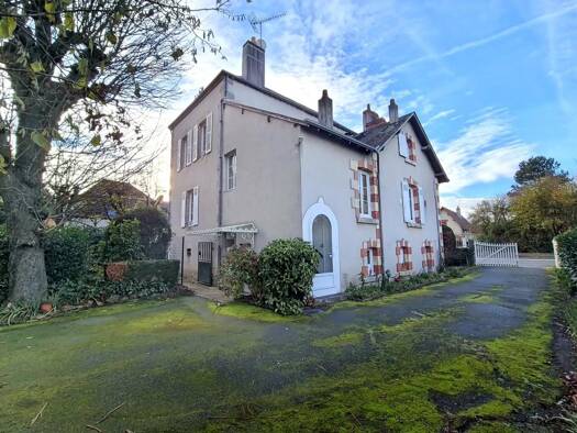 Maison de ville à vendre 435 000 € 7 pièces 5 chambres 300 m² 1 970 m² de terrain Montgivray 36400