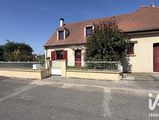 Maison à vendre 268 500 € 8 pièces 6 chambres 192 m² 613 m² de terrain Roye 80700