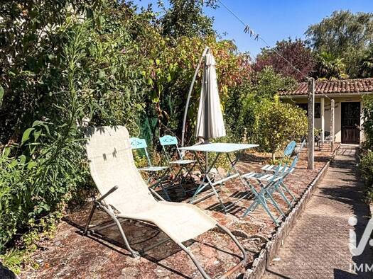 Maison de ville à vendre 250 000 € 5 pièces 3 chambres 125 m² 194 m² de terrain Centre Saintes 17100
