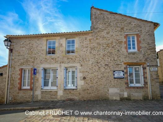 Maison à vendre 211 000 € 6 pièces 4 chambres 168 m² 268 m² de terrain Chantonnay 85110