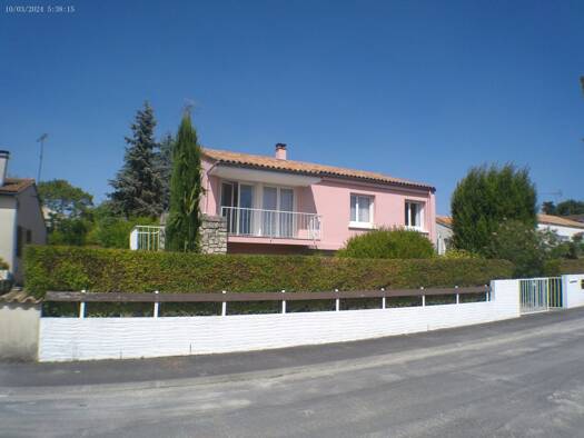 Maison à vendre 199 800 € 5 pièces 4 chambres 115 m² 592 m² de terrain Champ de Foire Cognac 16100