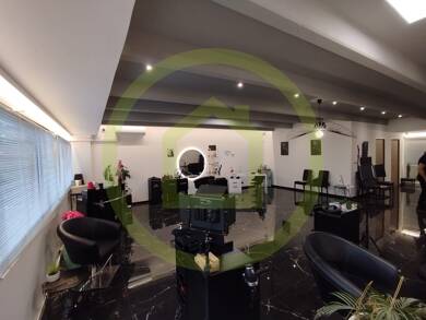Local commercial avec bail commercial 147 m² de surface de vente Nord La Gaude 06610
