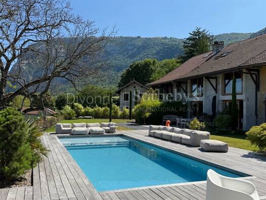 Ferme à vendre 3 970 000 € 21 pièces 20 chambres 1 700 m² 5 100 m² de terrain Archamps 74160