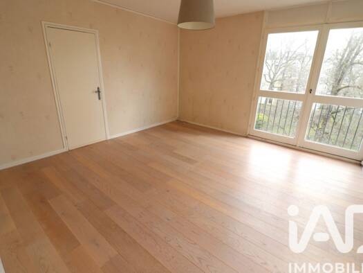 Appartement à vendre 117 000 € 3 pièces 2 chambres 58,1 m² Étage 4/4 Est Avon 77210