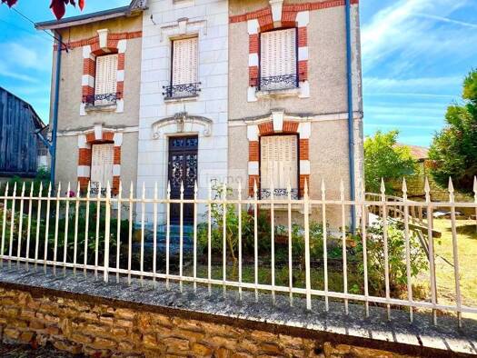 Maison à vendre 112 875 € 6 pièces 3 chambres 120 m² 1 272 m² de terrain Luçay-le-Mâle 36360