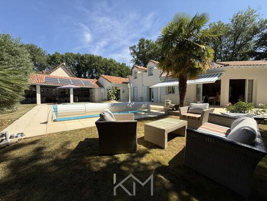 Villa à vendre 577 500 € 7 pièces 4 chambres 173 m² 2 984 m² de terrain Vouneuil-sous-Biard 86580